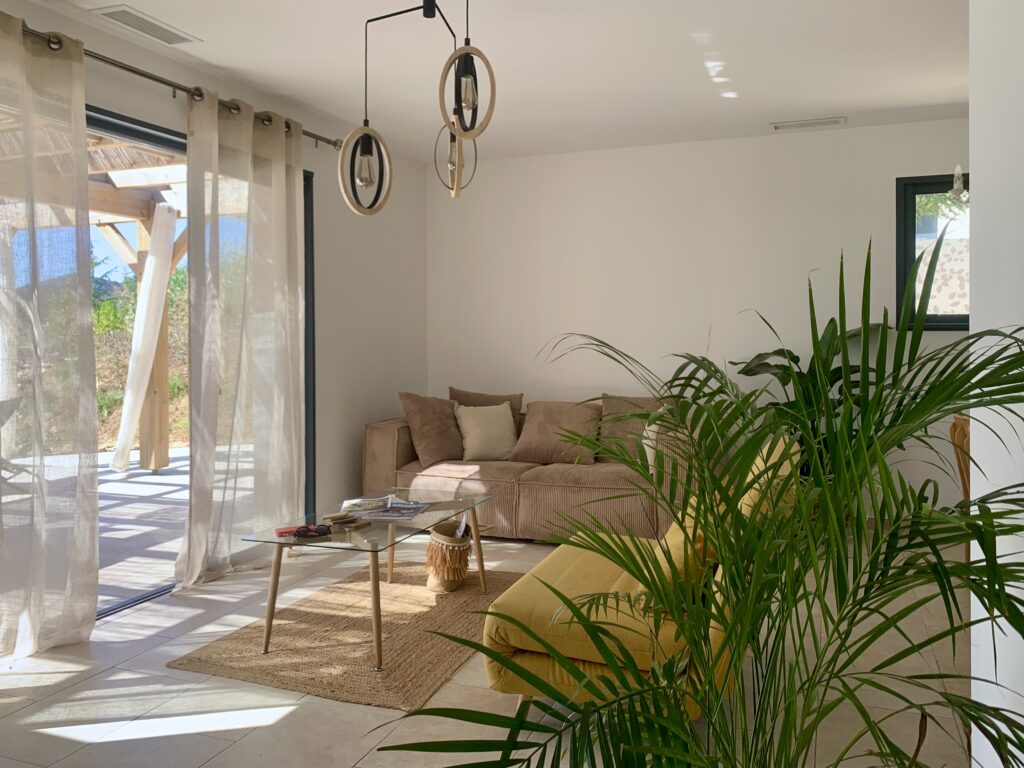 Gîtes L'Embellie St Vincent - vue intérieure salon - le bélieu - Gîte bien-être PMR avec piscine