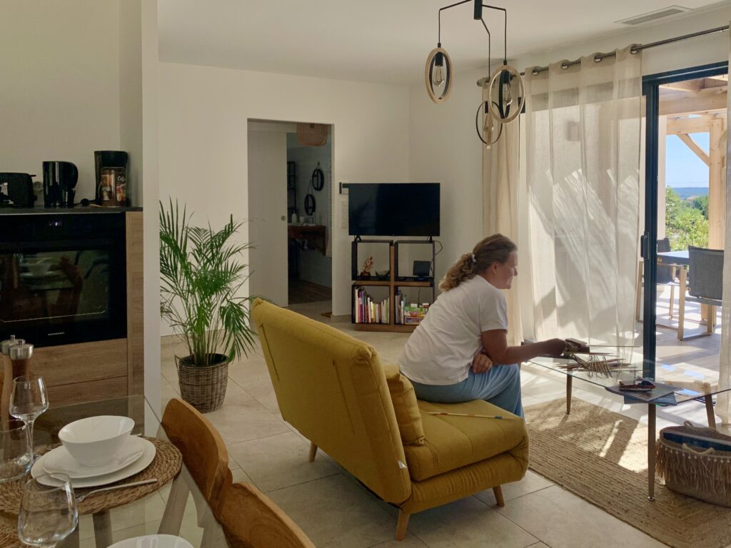 embelliesaintvincent_villapmrlebelieu_salon_4